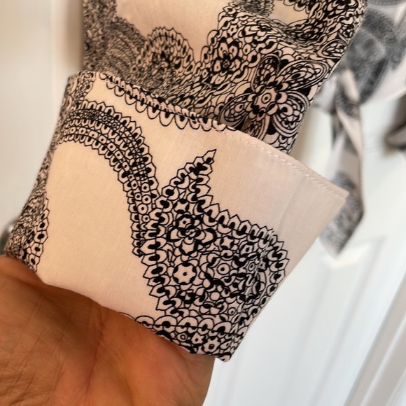 FINLEY BLACK AND WHITE PAISLEY TIE FRONT BUTTON DOWN LONG SLEEVE TOP BLOUSE SZ M - Picture 6 of 13